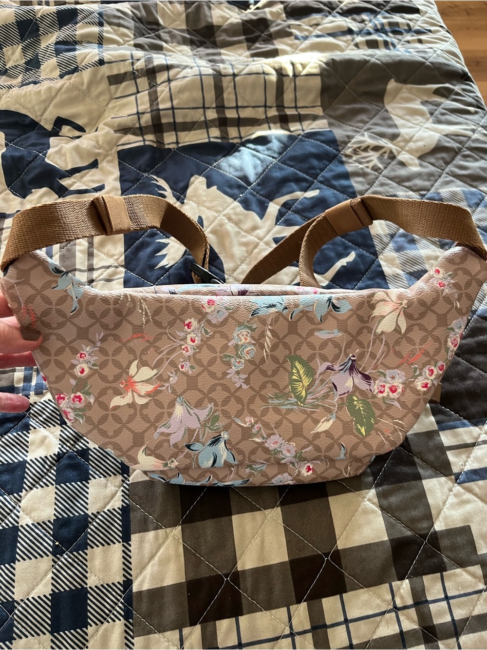 NWOT CUTE FANNY PACK